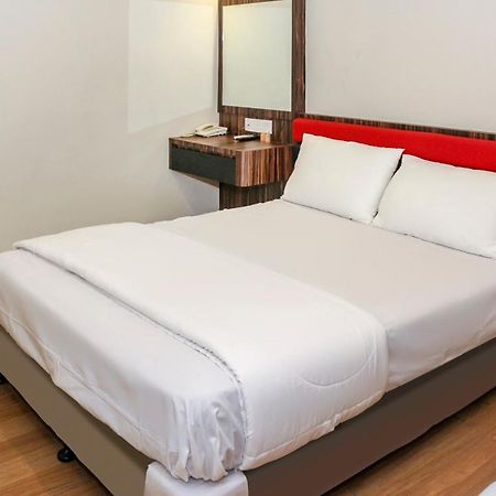 Oyo 90027 Happy Hotel Johor Bahru Exterior photo