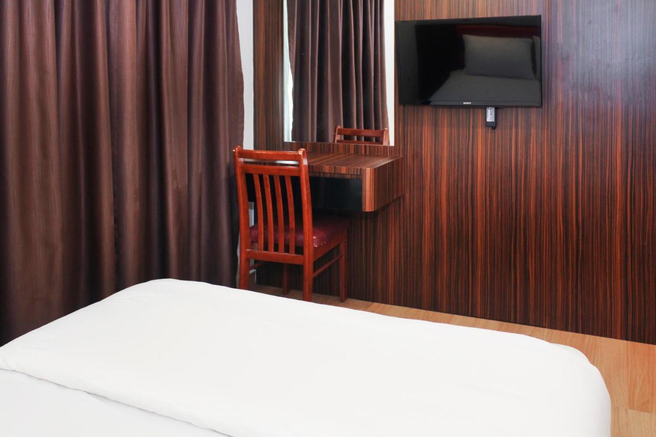 Oyo 90027 Happy Hotel Johor Bahru Exterior photo